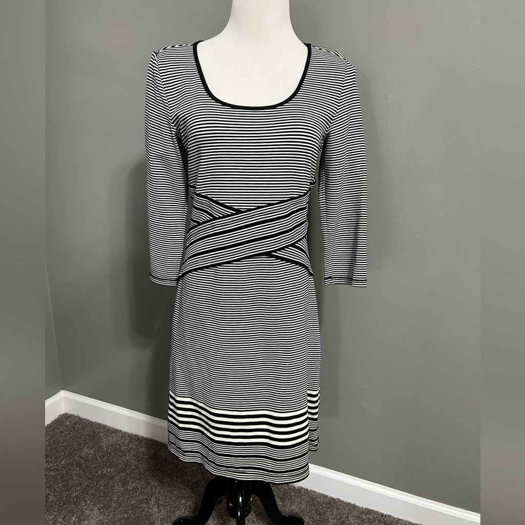 Sophie Mac’s Women’s Size Medium, Black, And White Striped 3/4 Sleeve Dress